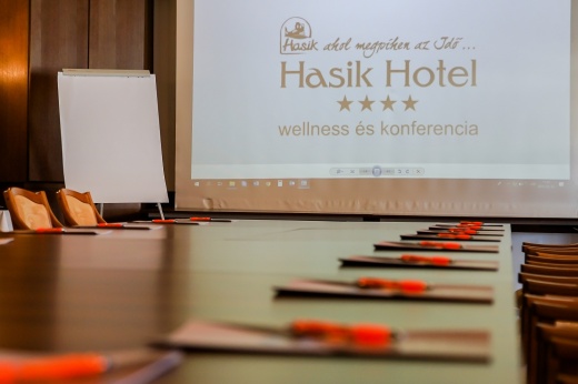 Hasik - Konferencia a Bakonyban
